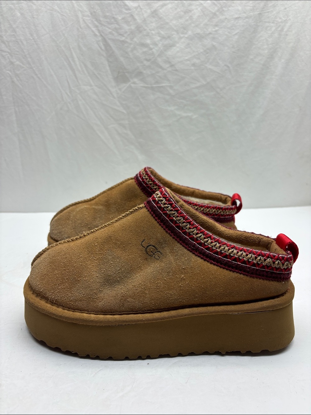 UGG slippers for women’s SZ 5, box 65